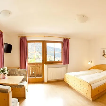 Hauserhof Aparthotel 2*