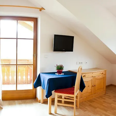 Hauserhof Aparthotel 2*