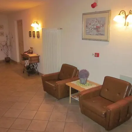 Hauserhof Aparthotel 2*